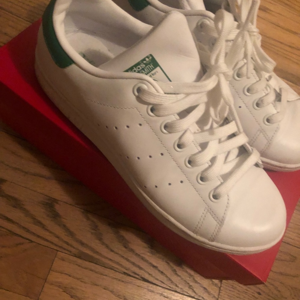 Adidas - Stan Smith (8.5 US women/size 7 US men) lightly worn